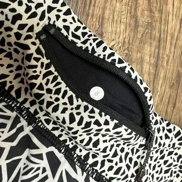 LULULEMON | 8 | Geometric Roses | RARE PRINT - Picture 4 of 8